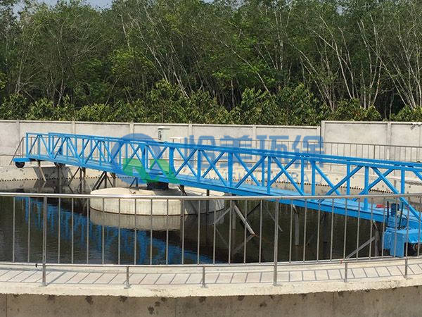 全橋式刮泥機(jī)