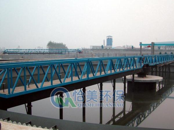 中心傳動刮吸泥機(jī)